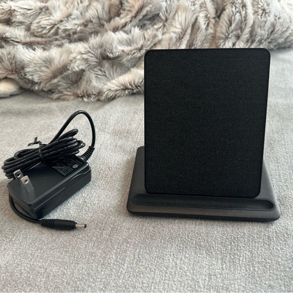 Kindle charging dock & case